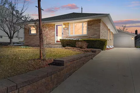 236 N 115th, Wauwatosa, WI 53226
