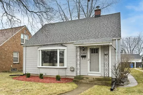 5249 N Bay Rdg, Whitefish Bay, WI 53217