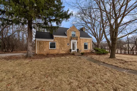 540 Crystal, Elm Grove, WI 53122