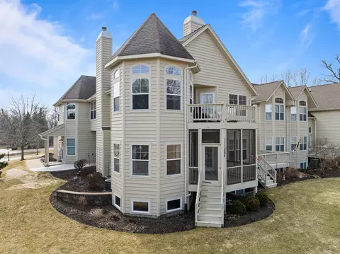 1018 Terrace #43-5M, Geneva, WI 53147