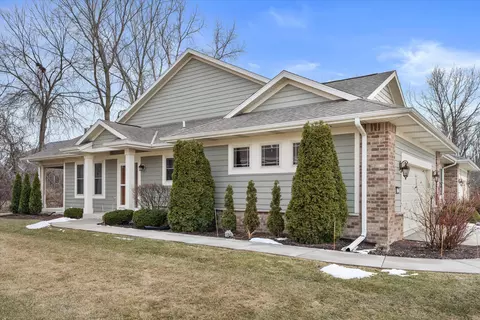 14122 W Honeyager, New Berlin, WI 53151
