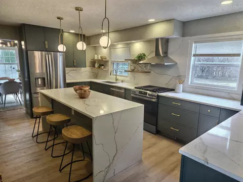 2608 W Hyacinth, Mequon, WI 53092