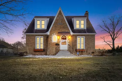 715 E College, Waukesha, WI 53186