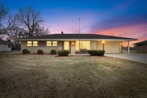 w144n4952 Stone, Menomonee Falls, WI 53051