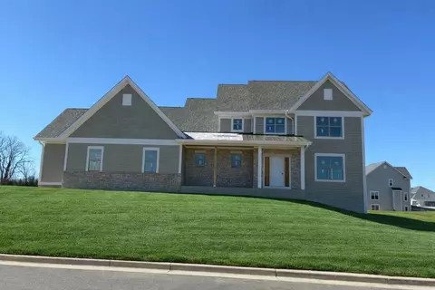 w192n5437 Red Crown, Menomonee Falls, WI 53051