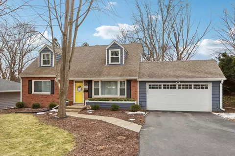 1341 E Roberta, Waukesha, WI 53186