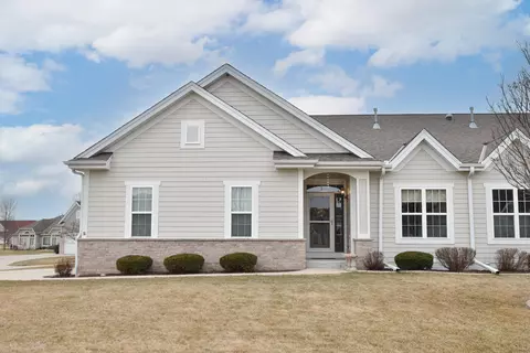 3905 S Five Iron, New Berlin, WI 53151