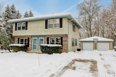 215 W Pembroke #217, Wales, WI 53183