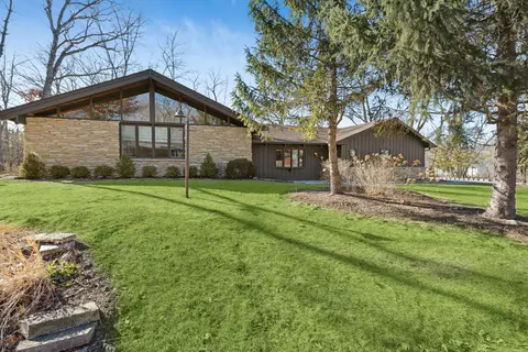 n2337 West Main Road, Linn, WI 53147