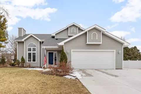 233 Sunnyhill, Oconomowoc, WI 53066