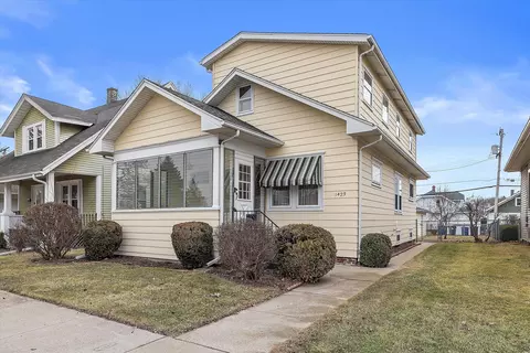 1423 W Lawn, Racine, WI 53405