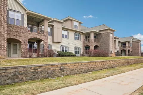 3053 W Drexel #110, Franklin, WI 53132