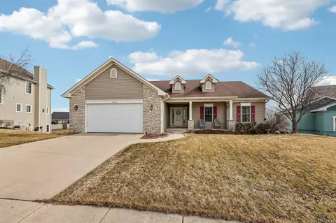 320 S Boulder Rdg, Lake Geneva, WI 53147