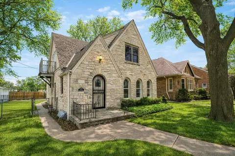 2951 N 70th, Milwaukee, WI 53210