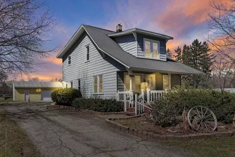 9152 Cooper, Pleasant Prairie, WI 53158