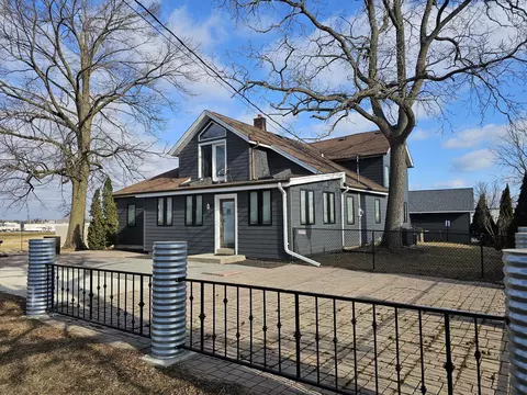 4464 S Whitnall, Saint Francis, WI 53235