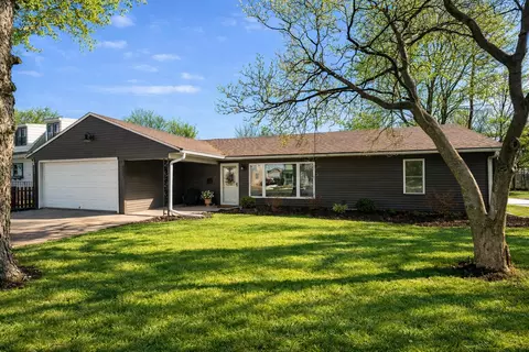 805 N Oakwood, Oconomowoc, WI 53066