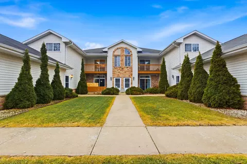 6248 S Creekside #16, Cudahy, WI 53110
