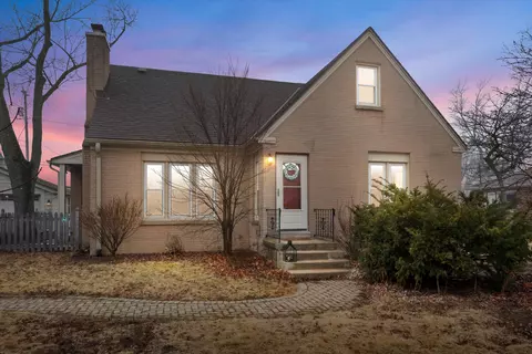 8927 N Navajo, Bayside, WI 53217