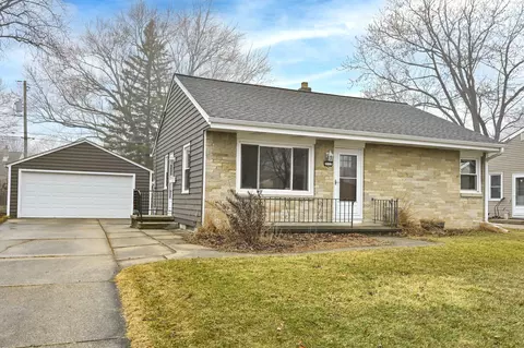 2621 S 85th, West Allis, WI 53227