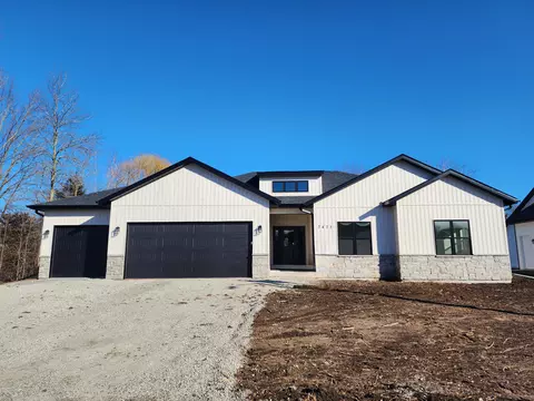 3433 Paula, Green Bay, WI 54311