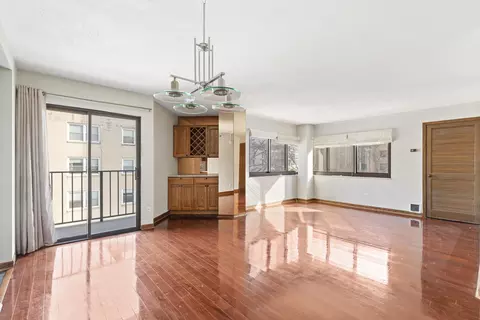 1633 N Prospect #3E, Milwaukee, WI 53202