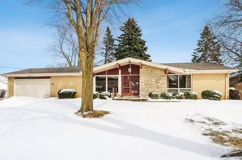 3254 S 121st, West Allis, WI 53227