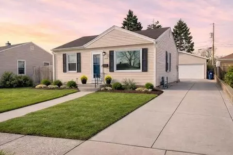 2520 E Cres, Racine, WI 53403
