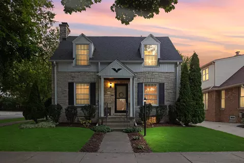 2403 N 71st, Wauwatosa, WI 53213