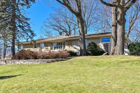 1531 N 118th, Wauwatosa, WI 53226