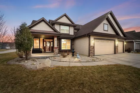 21611 N Weather Edge, Lannon, WI 53046