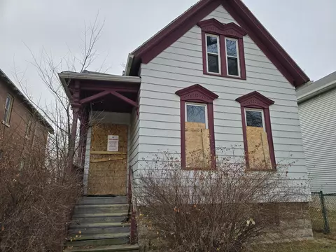 2935 N Vel R Phillips, Milwaukee, WI 53212