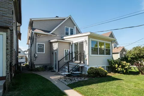 3156 S Kinnickinnic, Milwaukee, WI 53207