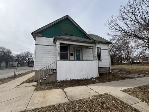 2901 N Mother Simpson, Milwaukee, WI 53206