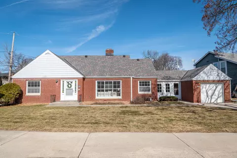 8766 Parkview, Wauwatosa, WI 53226