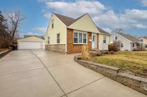 2645 S 91st, West Allis, WI 53227