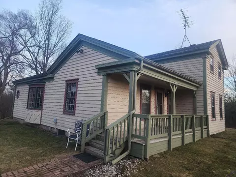 5726 N Lyons, Spring Prairie, WI 53105