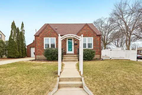 1703 E Norwich, Saint Francis, WI 53235