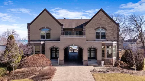 2202 N N Ter, Milwaukee, WI 53202
