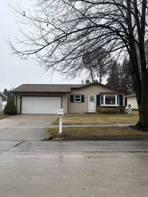 823 Dueno, Manitowoc, WI 54220