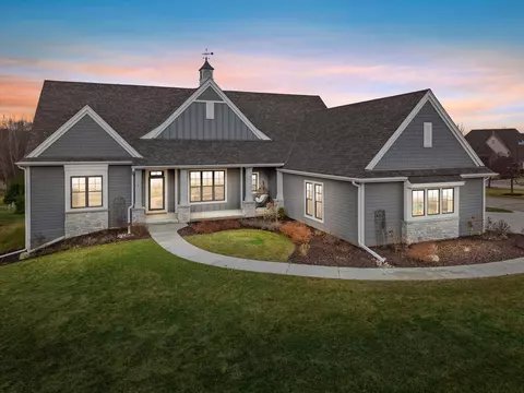 w248n2151 Kettle Cv, Pewaukee, WI 53072