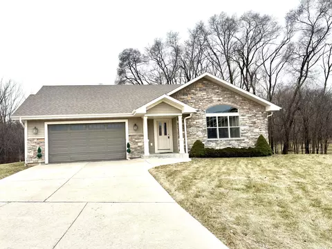 6183 S 40th, Greenfield, WI 53221