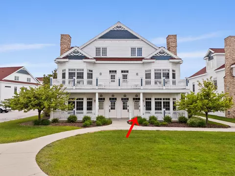 418 Beachfront #7, Sheboygan, WI 53081