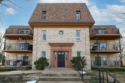 12303 W W Ctr #1A, Wauwatosa, WI 53222