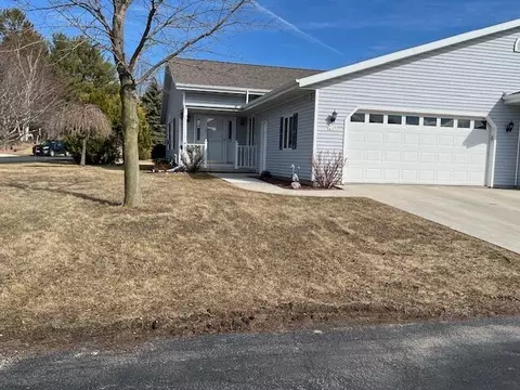 1711 Blue Heron, Two Rivers, WI 54241