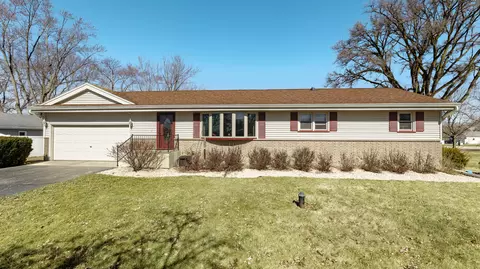 24206 89th, Salem Lakes, WI 53168