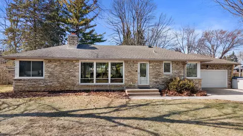 6155 S 35th, Greenfield, WI 53221
