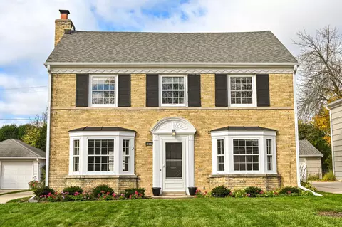 2417 N 96th, Wauwatosa, WI 53226