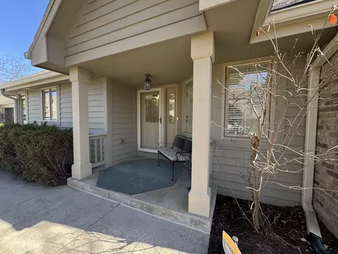 n21w24305 Cumberland #38N, Pewaukee, WI 53072