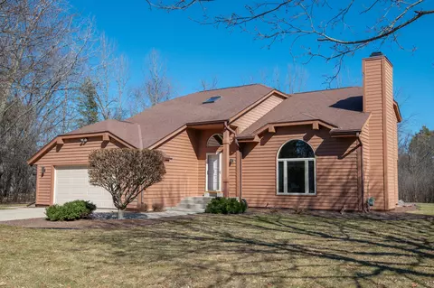 10510 N Stratford, Mequon, WI 53092